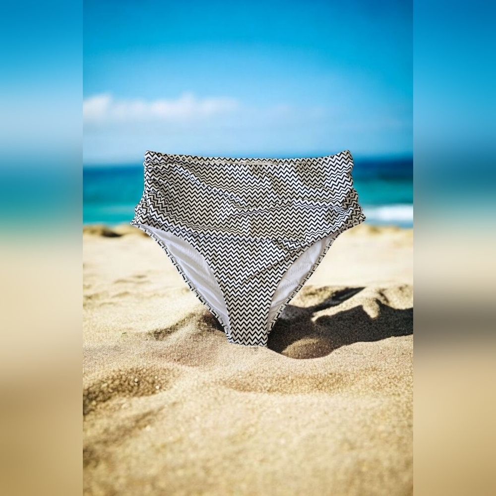 Cupshe Black & White Zigzag Bikini Bottoms NWT